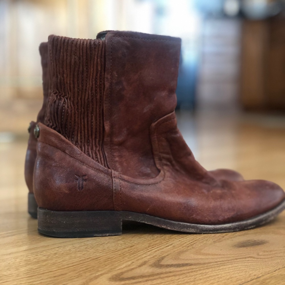 Frye Melissa Scrunch short brown leather booties